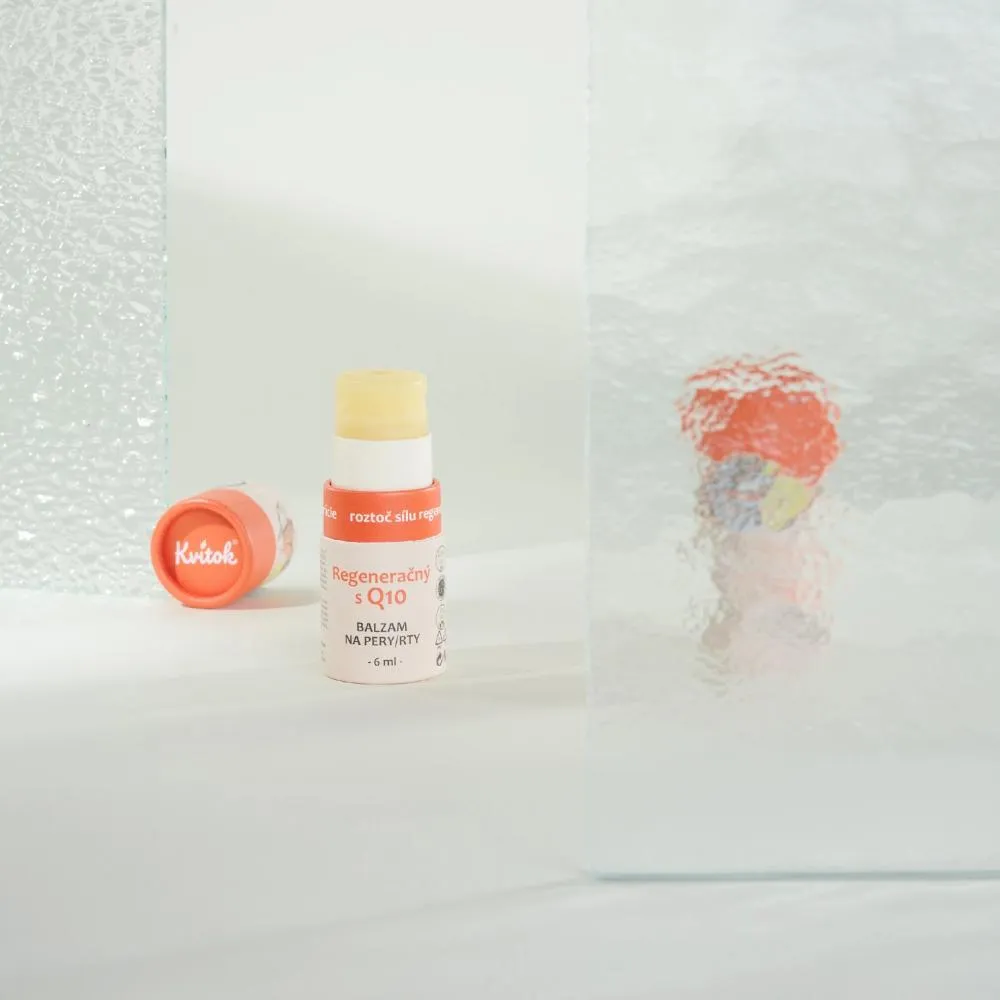 Kvitok Balsamo labbra rigenerante con Q10 (8 ml) - con olio di prugna