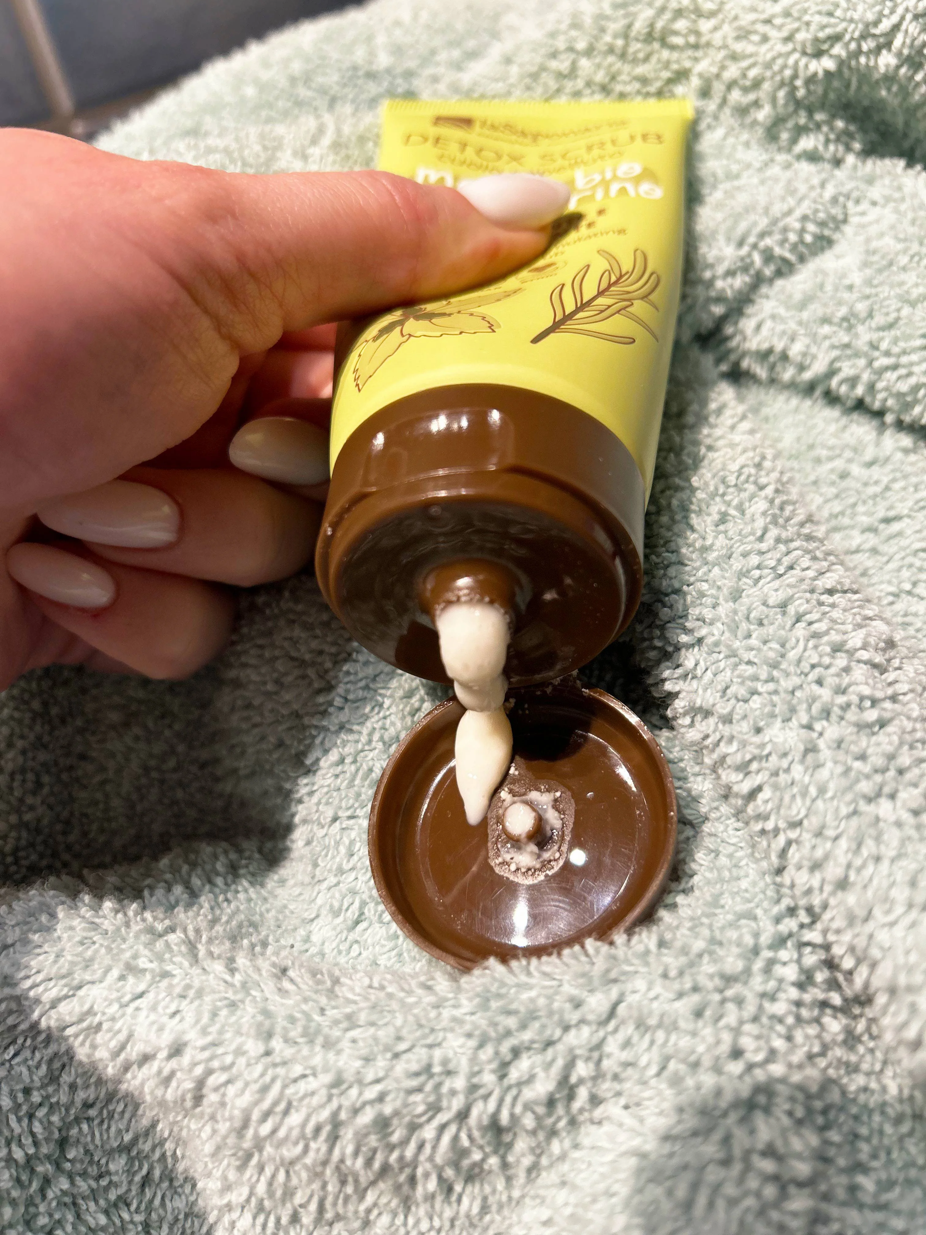 laSaponaria Peeling detossinante per il cuoio capelluto con menta e rosmarino (100 ml)