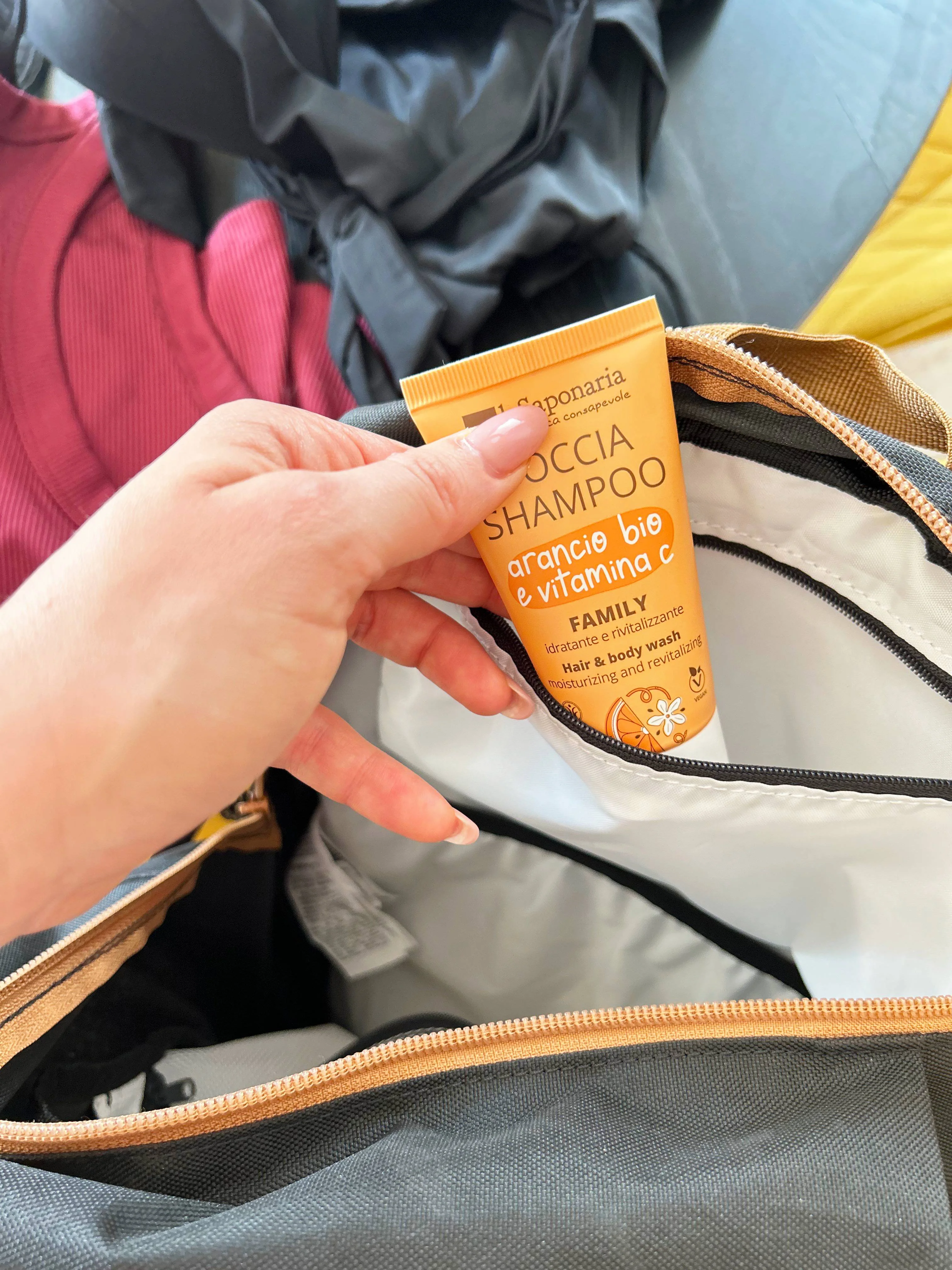 laSaponaria Gel doccia e shampoo 2 in 1 con arancia BIO e vitamina C per tutta la famiglia 500 ml - con una fragranza dolce ed energizzante