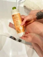 laSaponaria Gel doccia e shampoo 2 in 1 con arancia BIO e vitamina C per tutta la famiglia 500 ml - con una fragranza dolce ed energizzante