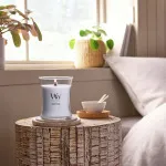 Lavender & Cedar candela profumata con stoppino in legno 275 g
