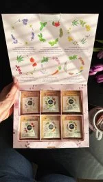 LEROS Cofanetto regalo di tisane Prato profumato - bustine filtro (6 x 5 pz.) - 6 miscele di erbe
