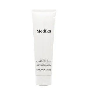 Medik8 Surface Radiance Cleanse gel detergente con acidi AHA/BHA