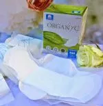 Organyc Tamponi da giorno moderati con ali (10 pezzi) - 100% cotone organico, 3 gocce