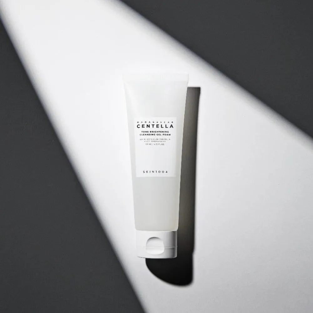 Madagascar Centella Tone Brightening Cleansing Gel Foam gel detergente schiumogeno per luminosità e idratazione 125 ml