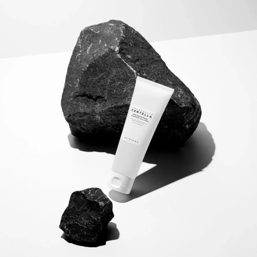 Madagascar Centella Tone Brightening Cleansing Gel Foam gel detergente schiumogeno per luminosità e idratazione 125 ml