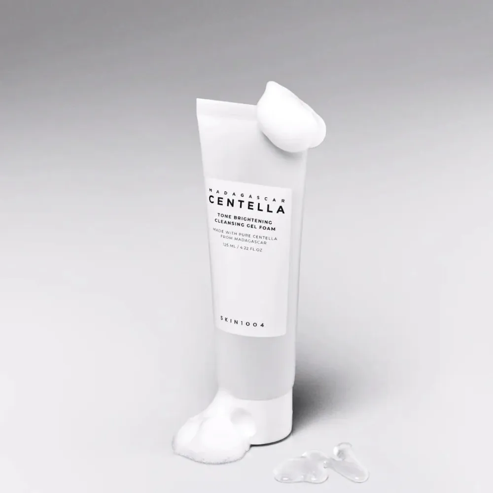 Madagascar Centella Tone Brightening Cleansing Gel Foam gel detergente schiumogeno per luminosità e idratazione 125 ml