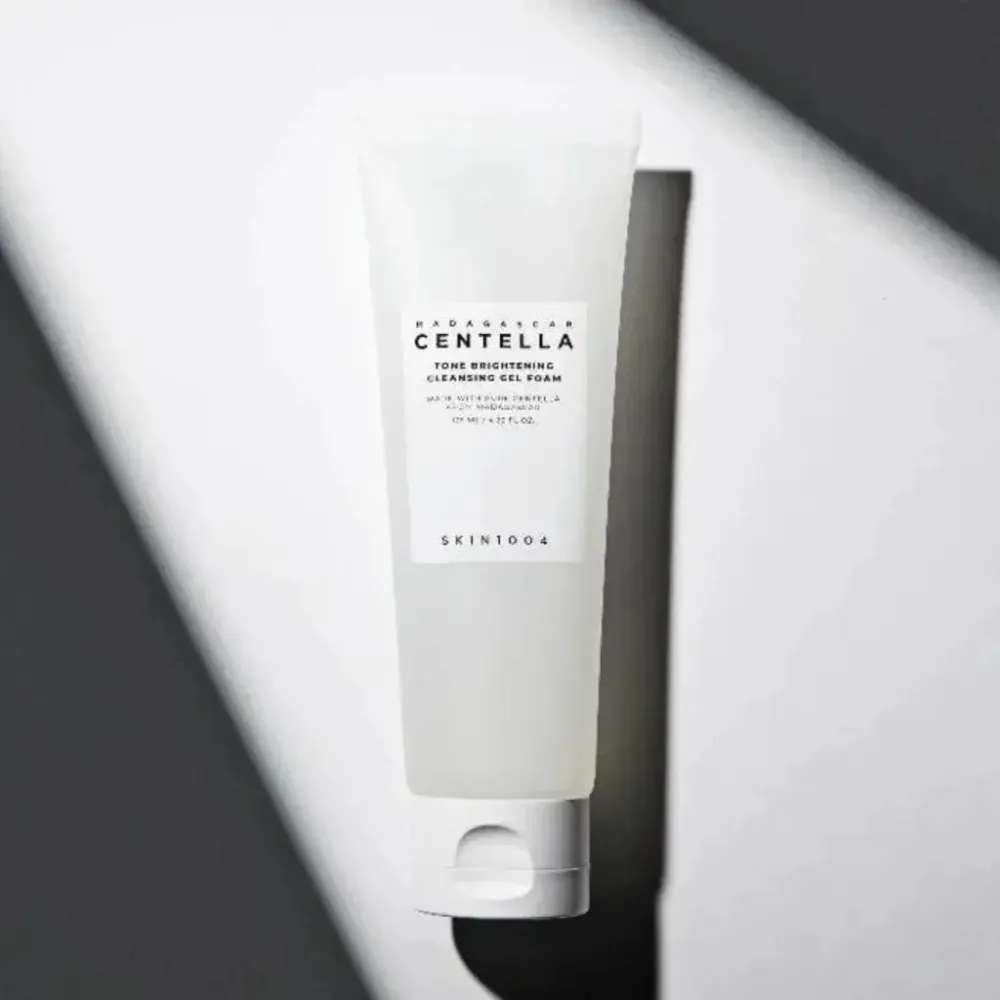 Madagascar Centella Tone Brightening Cleansing Gel Foam gel detergente schiumogeno per luminosità e idratazione 125 ml