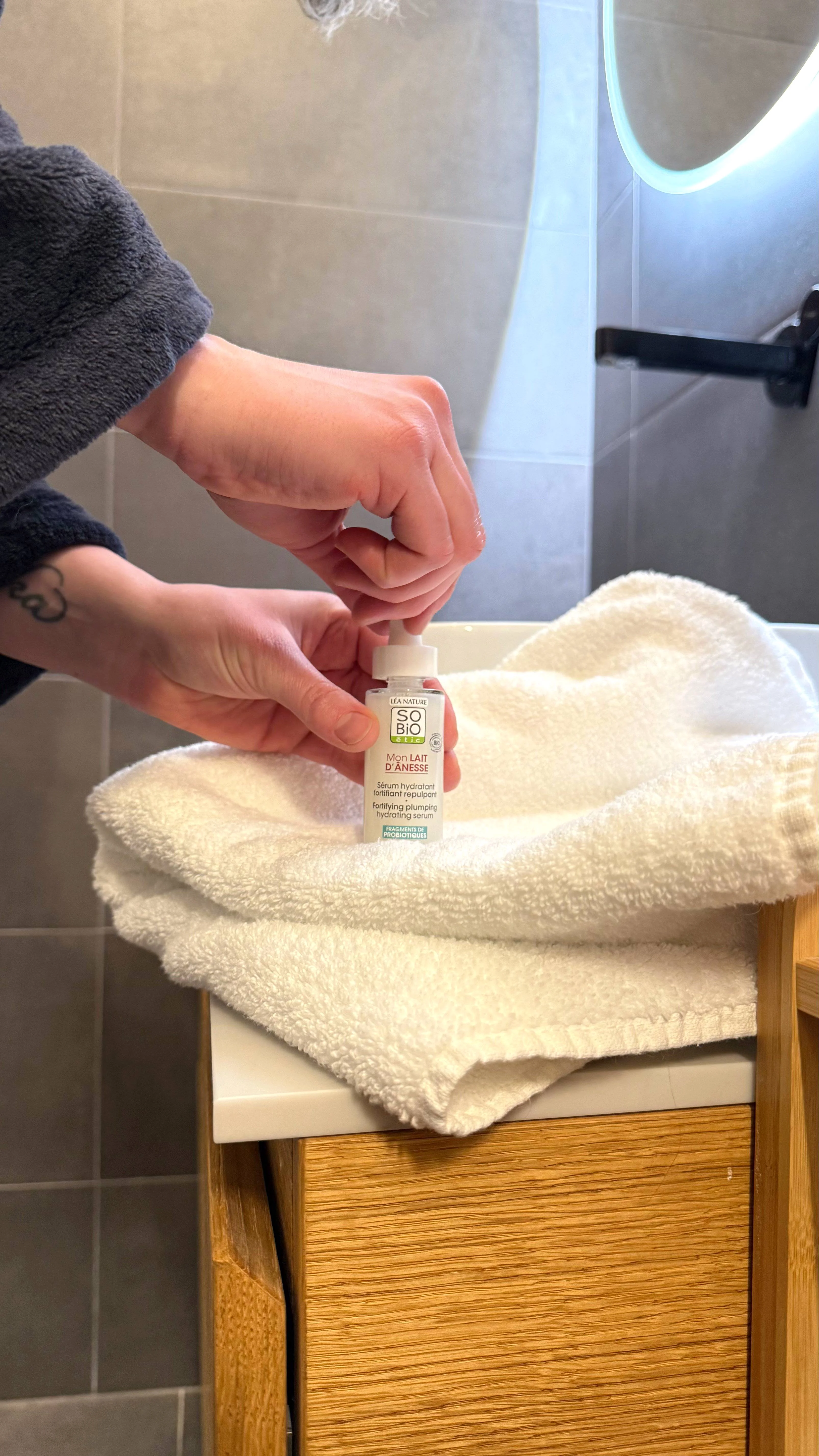 SO’BiO étic Siero idratante rinforzante al latte d’asina BIO (30 ml) - con acido ialuronico
