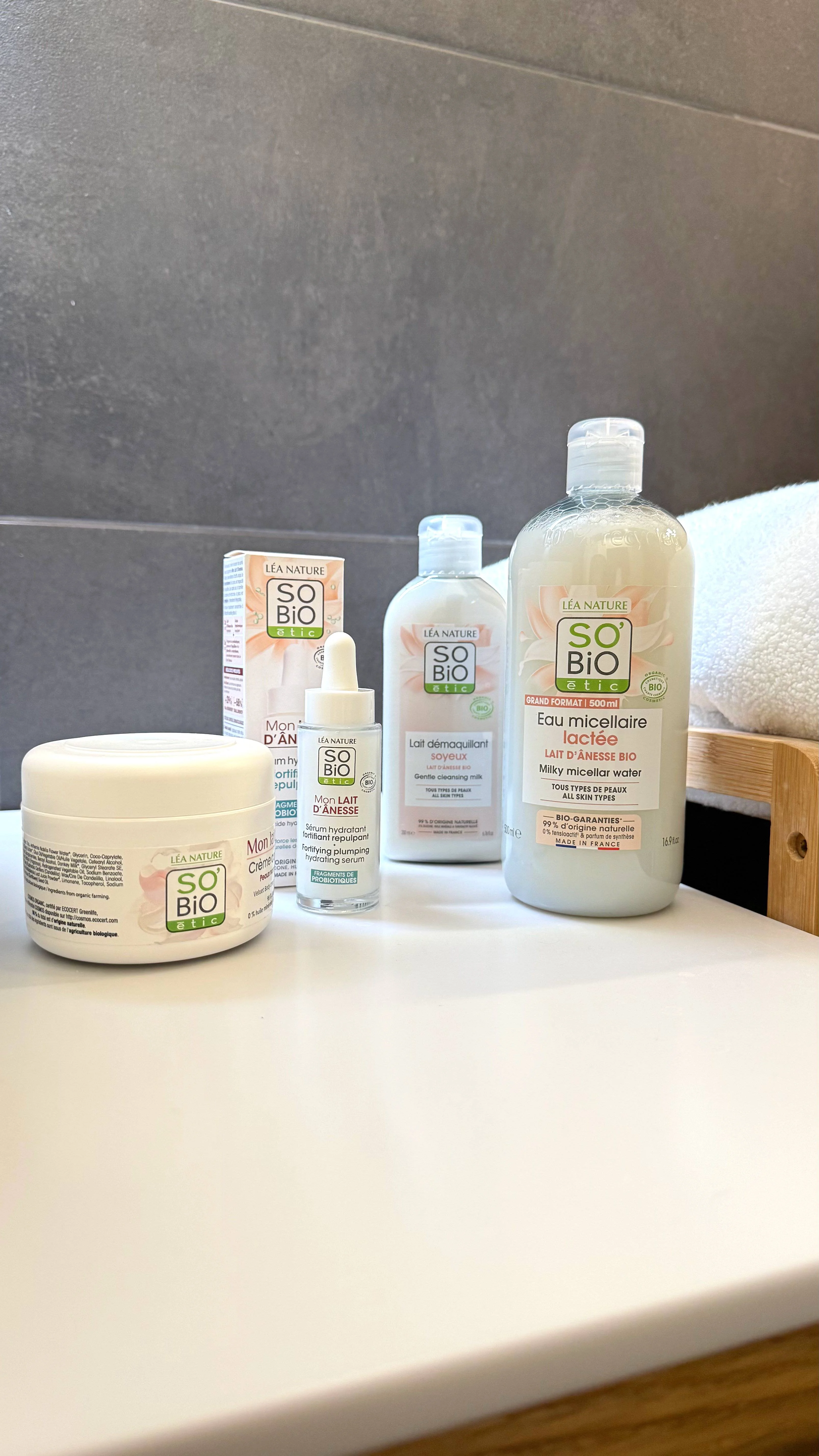 SO’BiO étic Siero idratante rinforzante al latte d’asina BIO (30 ml) - con acido ialuronico