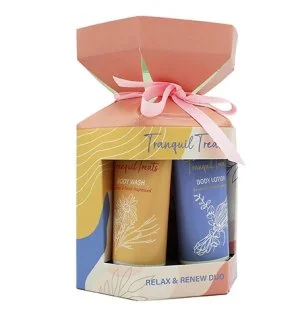 The Indulgent Bathing Co. Tranquil Treats set regalo gel doccia + latte corpo 50 ml + spugna da doccia