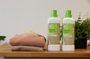 Tierra Verde Gel da bucato per pelli sensibili (1 l) - ideale per chi soffre di eczema, allergie e bambini