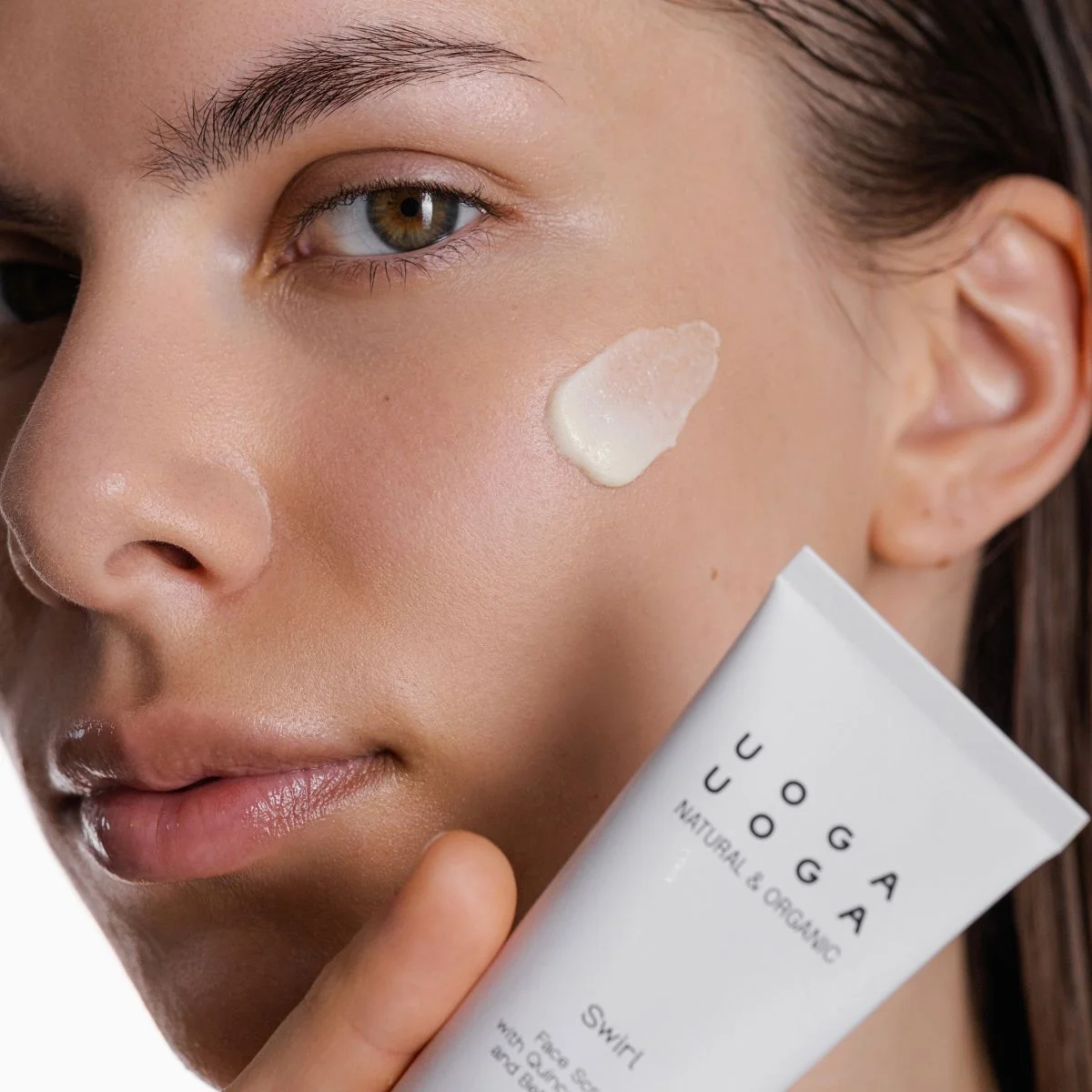 Uoga Uoga Peeling viso delicato con estratto di mela cotogna Swirl (40 ml) - adatto anche alle pelli sensibili