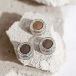 Uoga Uoga Pomata cremosa per sopracciglia (2,5 ml) 797 Pebbles & Salt - Biondo - 3 tonalità per sopracciglia visibilmente più folte
