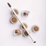 Uoga Uoga Pomata cremosa per sopracciglia (2,5 ml) 797 Pebbles & Salt - Biondo - 3 tonalità per sopracciglia visibilmente più folte