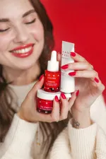Uoga Uoga Balsamo spray rigenerante con mirtilli rossi e proteine BIO (100 ml) - per districare facilmente e donare lucentezza ai capelli