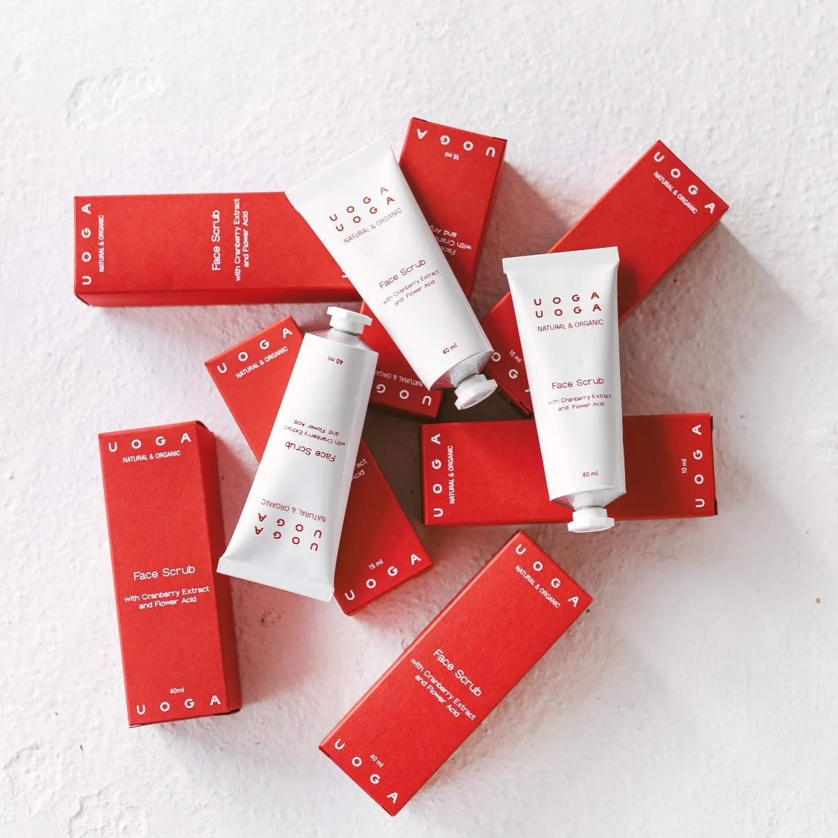 Uoga Uoga Peeling viso rigenerante ai mirtilli rossi (40 ml) - per una pelle più levigata e luminosa