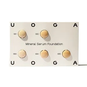 Uoga Uoga Set di tester di fondotinta minerale liquido e siero BIO SPF 20 (10 x 1 ml) - 10 tonalità di fondotinta