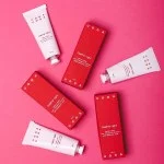 Uoga Uoga Crema mani nutriente Feather-light ai mirtilli rossi BIO (40 ml) - per pelle secca e stressata