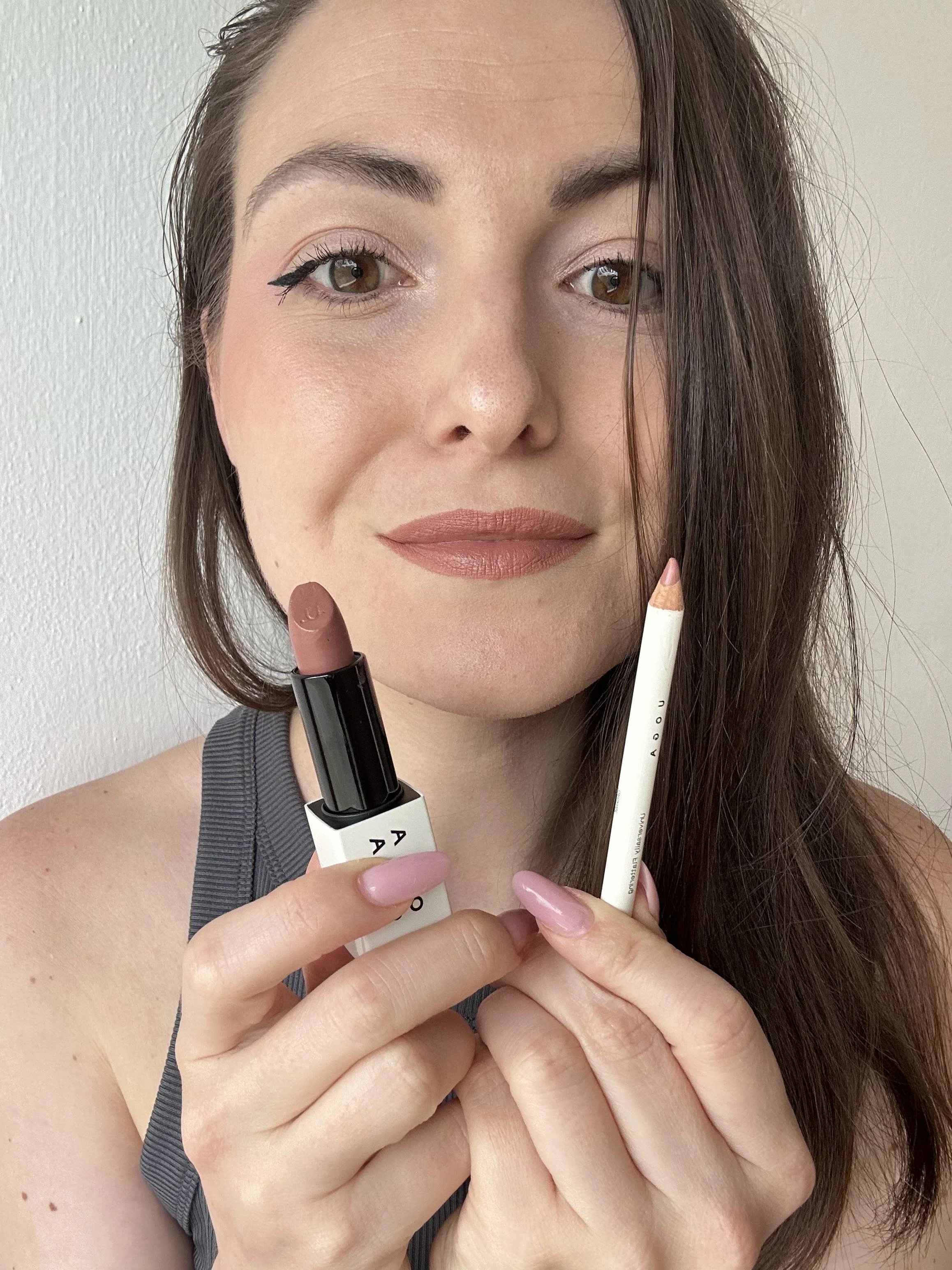 Uoga Uoga Rossetto nutriente (4 g) 611 Chocoberry - 6 tonalità a base di minerali