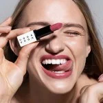 Uoga Uoga Rossetto nutriente (4 g) 616 Wildberry - 6 tonalità a base minerale