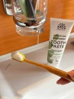 Urtekram Dentifricio sbiancante alla menta BIO (75 ml) - dal fresco gusto di menta