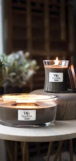 Candela profumata WoodWick Rosewood con stoppino in legno 275 g