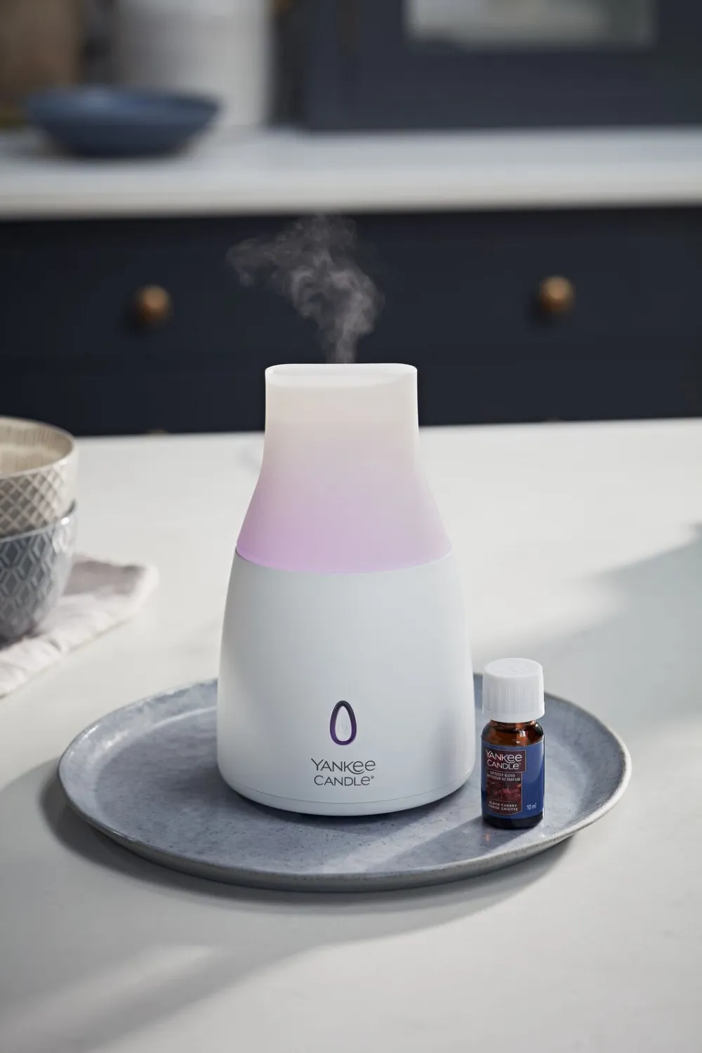 Diffusore di aromi ad ultrasuoni Yankee Candle Black Cherry e olio profumato Yankee Candle Black Cherry ultrazvukový aroma difuzér a vonný olej