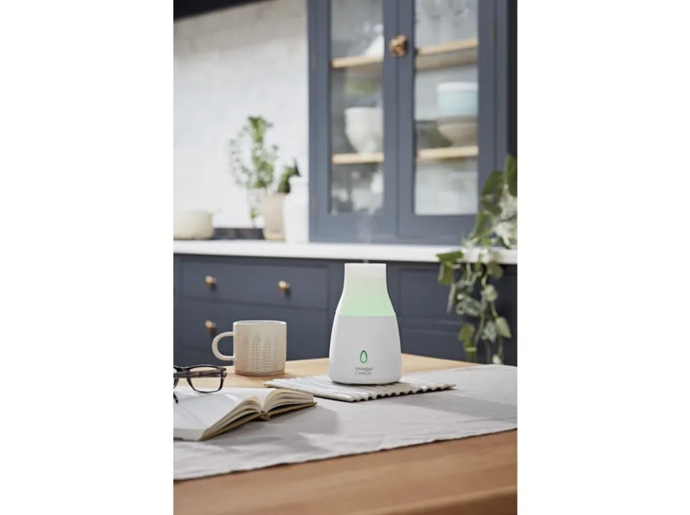 Diffusore di aromi ad ultrasuoni Yankee Candle Black Cherry e olio profumato Yankee Candle Black Cherry ultrazvukový aroma difuzér a vonný olej