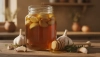 # Come preparare gli spicchi d'aglio fermentati nel miele

## Ingredienti

- Čerstvé stroužky česnek
