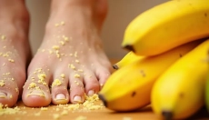 Come sconfiggere i talloni screpolati e ridare morbidezza ai piedi