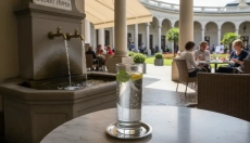 Come bere correttamente l'acqua minerale affinché vi faccia bene