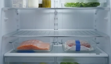 # Come scongelare correttamente carne e pesce senza rischi

Scongelare gli alimenti in modo corretto