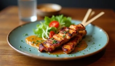 Il satay di pollo come piatto popolare nei ristoranti cechi