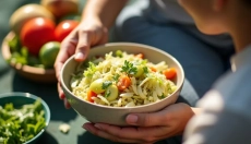Preparate un'insalata di cavolo vietnamita leggera e rinfrescante anche a casa vostra.
