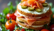 Una torta salata per un compleanno può essere sia decorativa che gustosa.