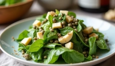 Il segreto del condimento Caesar senza acciughe per ogni amante dell'insalata