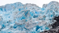 Acqua dal ghiacciaio - una storia di purezza preservata per millenni