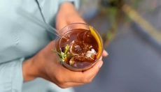 Scoprite la magia del tè cold brew e il suo sapore delicato