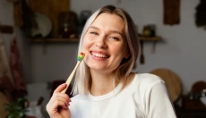 Scopri la disinfezione naturale della cavità orale per un alito fresco