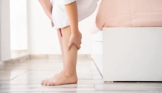 Quali sono le cause di una caviglia gonfia senza infortunio e come prevenirlo?