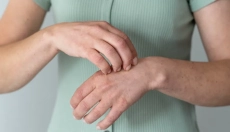 Come affrontare le sudorazioni eccessive negli adulti e cosa le causa