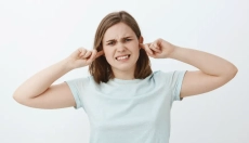 Come gestire un orecchio tappato a causa del raffreddore?